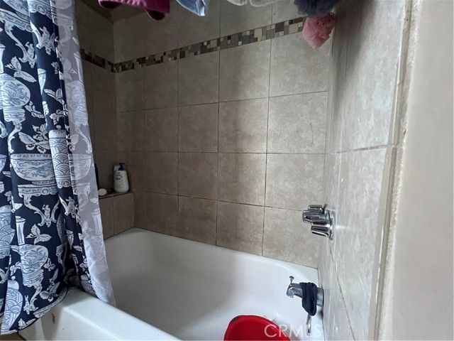 6812 S Hoover, Los Angeles, CA 90044