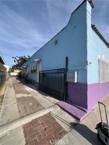 6812 S Hoover, Los Angeles, CA 90044