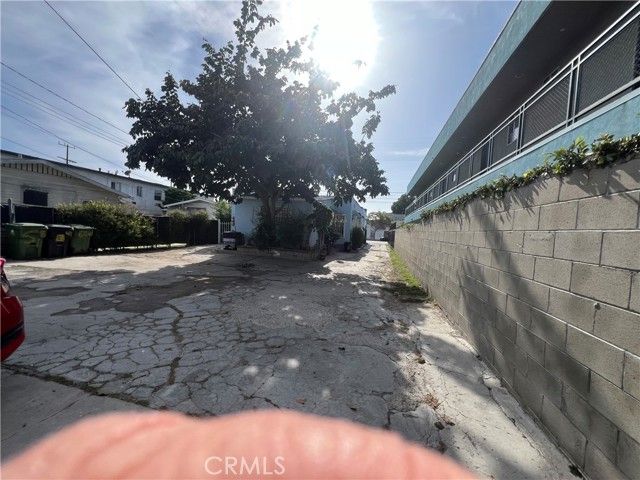 6812 S Hoover, Los Angeles, CA 90044
