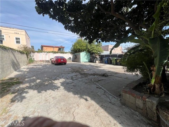 6812 S Hoover, Los Angeles, CA 90044