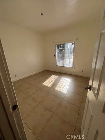 6812 S Hoover, Los Angeles, CA 90044