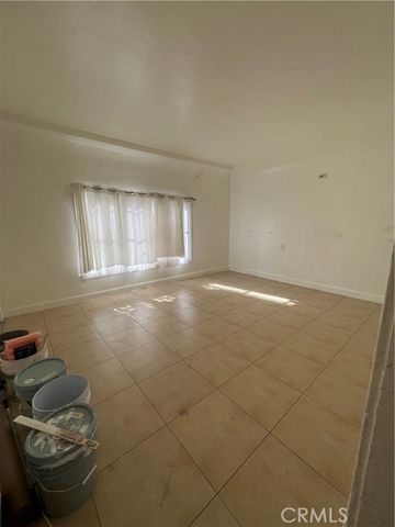 6812 S Hoover, Los Angeles, CA 90044