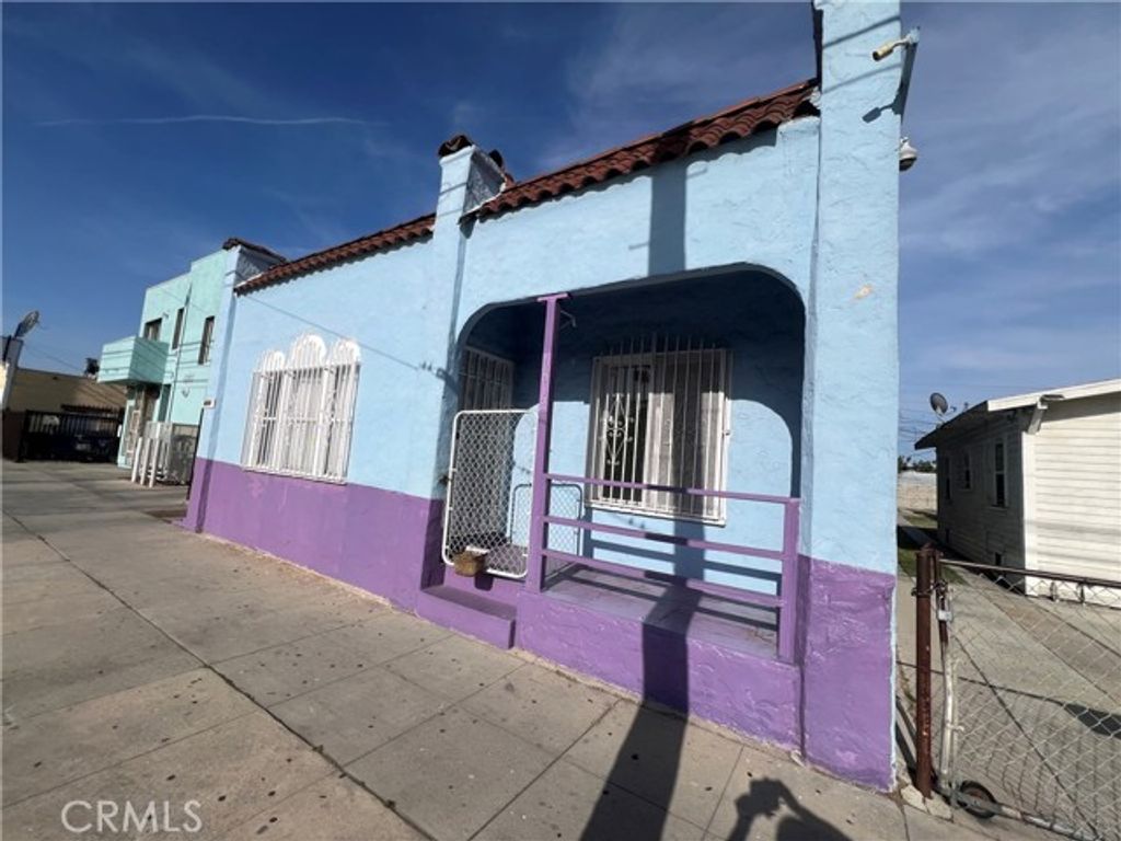6812 S Hoover, Los Angeles, CA 90044