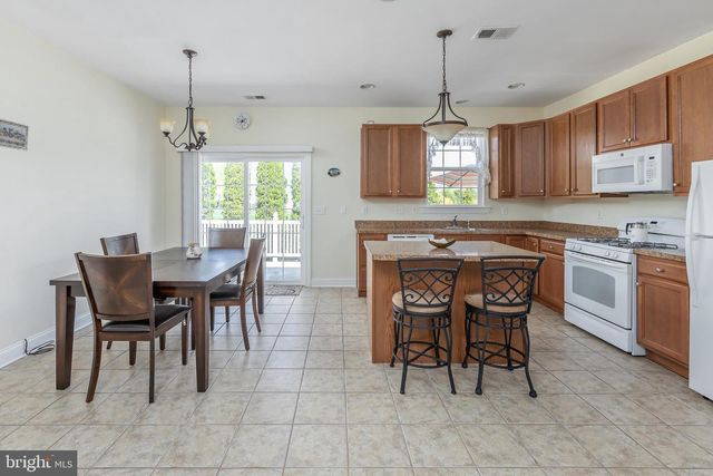 703 WEATHERBY DR, Deptford, NJ 08096
