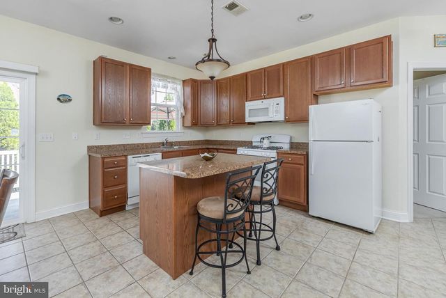 703 WEATHERBY DR, Deptford, NJ 08096