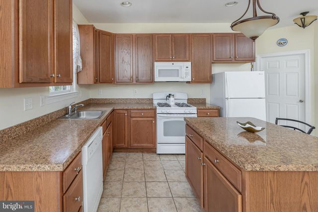 703 WEATHERBY DR, Deptford, NJ 08096