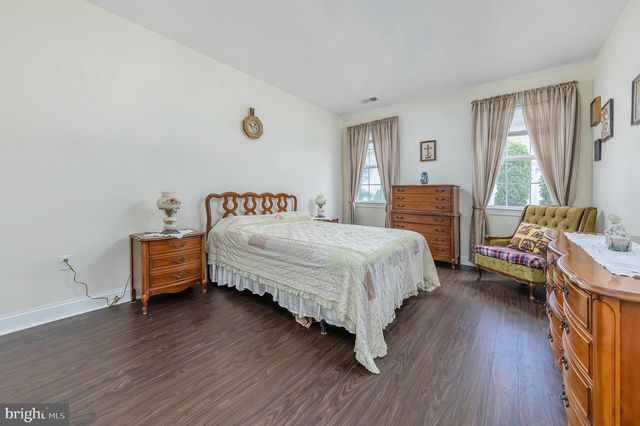 703 WEATHERBY DR, Deptford, NJ 08096