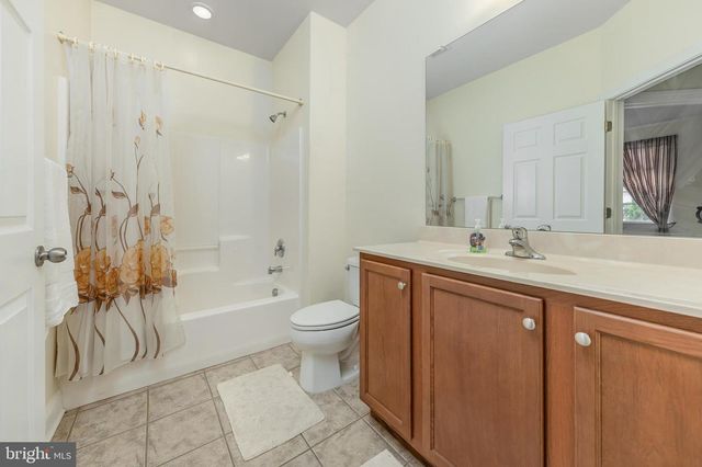 703 WEATHERBY DR, Deptford, NJ 08096