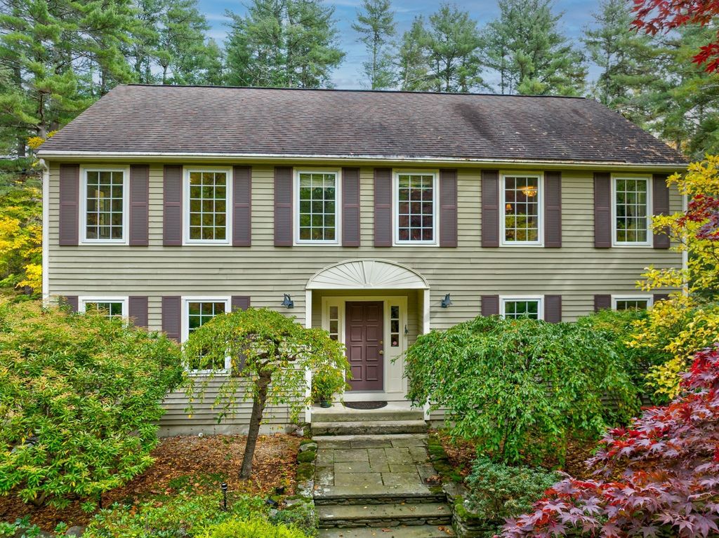 24 Milne Cove Rd, Carlisle, MA 01741