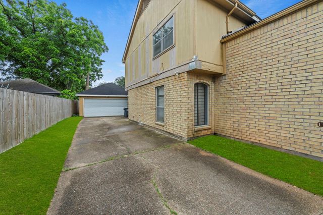15239 Corona Del Mar Drive, Houston, TX 77083