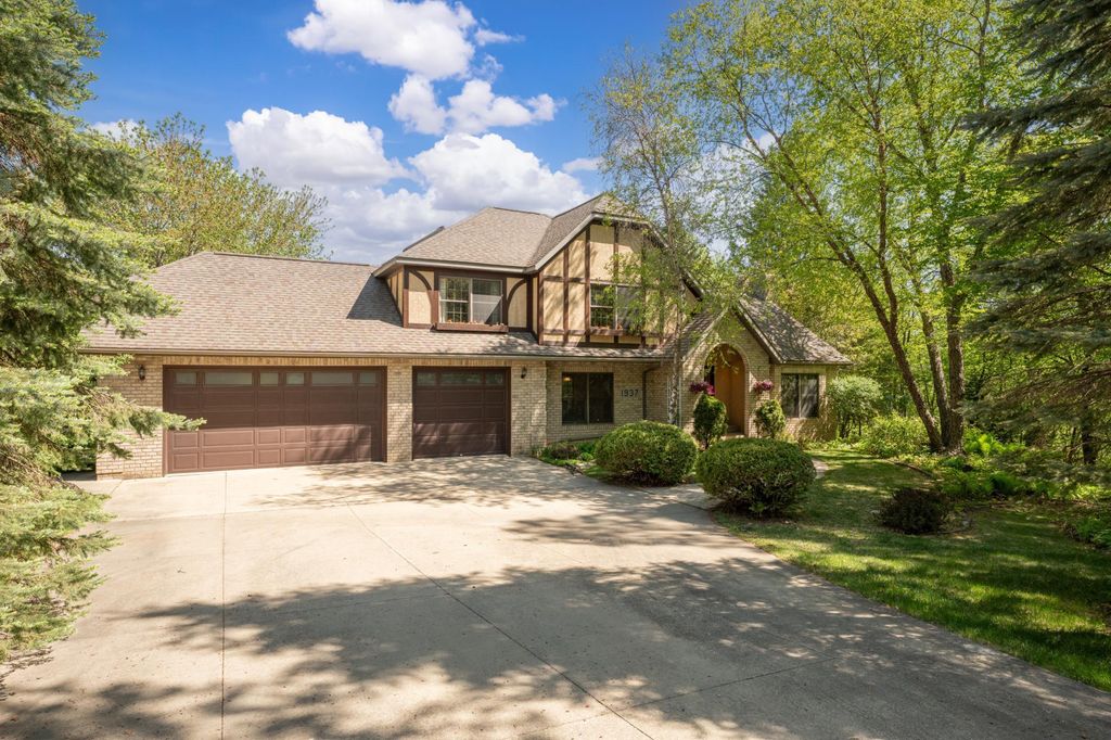 1937 Sagewood Court NW, Rochester, MN 55901