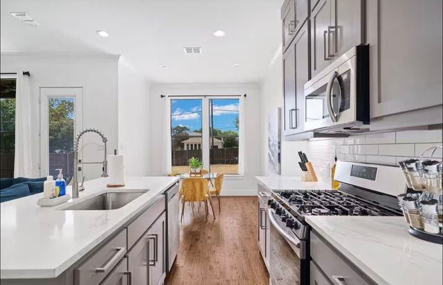 1735 Michigan Avenue, Dallas, TX 75216