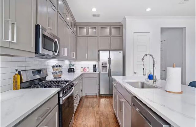 1735 Michigan Avenue, Dallas, TX 75216