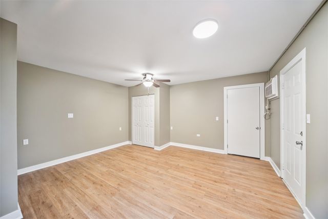 521 N 2nd Avenue E, Newton, IA 50208