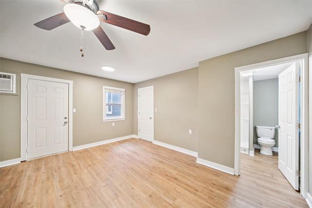 521 N 2nd Avenue E, Newton, IA 50208