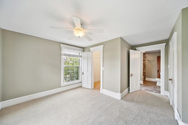 521 N 2nd Avenue E, Newton, IA 50208