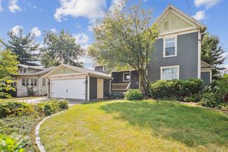 521 N 2nd Avenue E, Newton, IA 50208