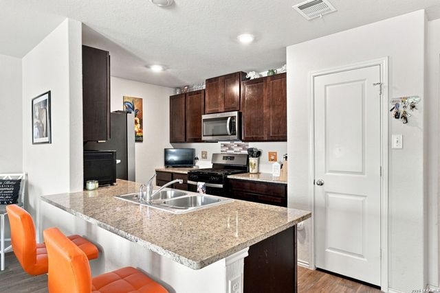 1110 Western Whipbird, San Antonio, TX 78253