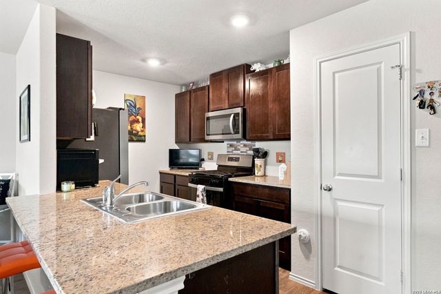 1110 Western Whipbird, San Antonio, TX 78253