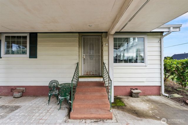 1622 W Young Street, Elma, WA 98541