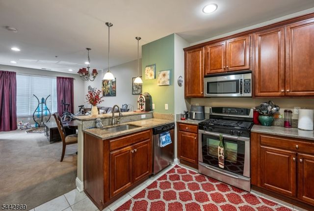 6303 Brookhaven Ct 303, Riverdale Boro, NJ 07457