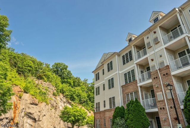 6303 Brookhaven Ct 303, Riverdale Boro, NJ 07457