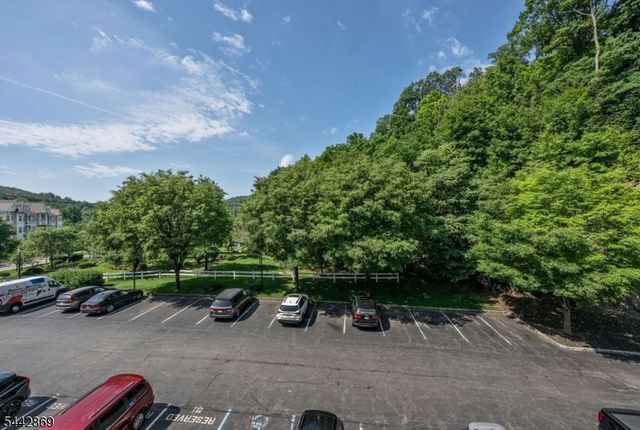6303 Brookhaven Ct 303, Riverdale Boro, NJ 07457