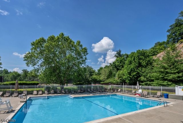 6303 Brookhaven Ct 303, Riverdale Boro, NJ 07457