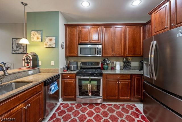 6303 Brookhaven Ct 303, Riverdale Boro, NJ 07457