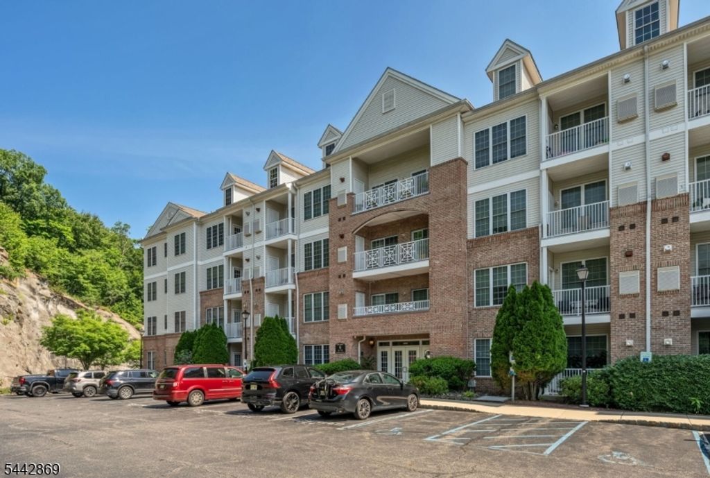 6303 Brookhaven Ct 303, Riverdale Boro, NJ 07457