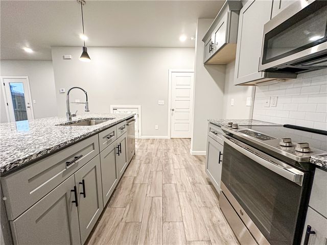 1733 W Whitney Lane, Rogers, AR 72758