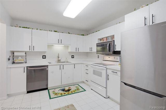 30414 Orchard Lake Road 13, Farmington Hills, MI 48334