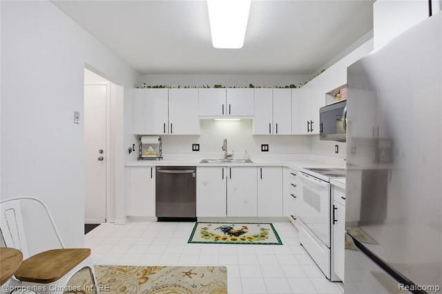 30414 Orchard Lake Road 13, Farmington Hills, MI 48334