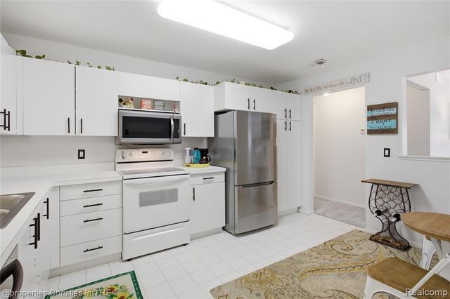 30414 Orchard Lake Road 13, Farmington Hills, MI 48334