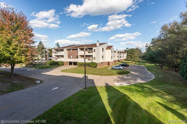 30414 Orchard Lake Road 13, Farmington Hills, MI 48334