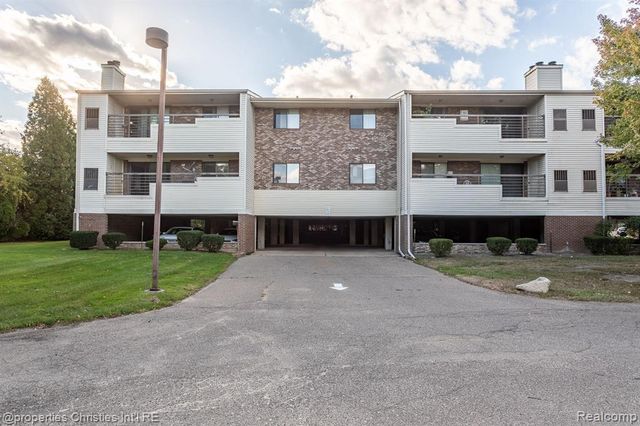 30414 Orchard Lake Road 13, Farmington Hills, MI 48334