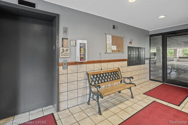 30414 Orchard Lake Road 13, Farmington Hills, MI 48334