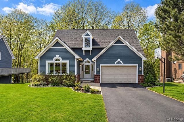 461 Alexander Drive, Commerce Twp, MI 48390