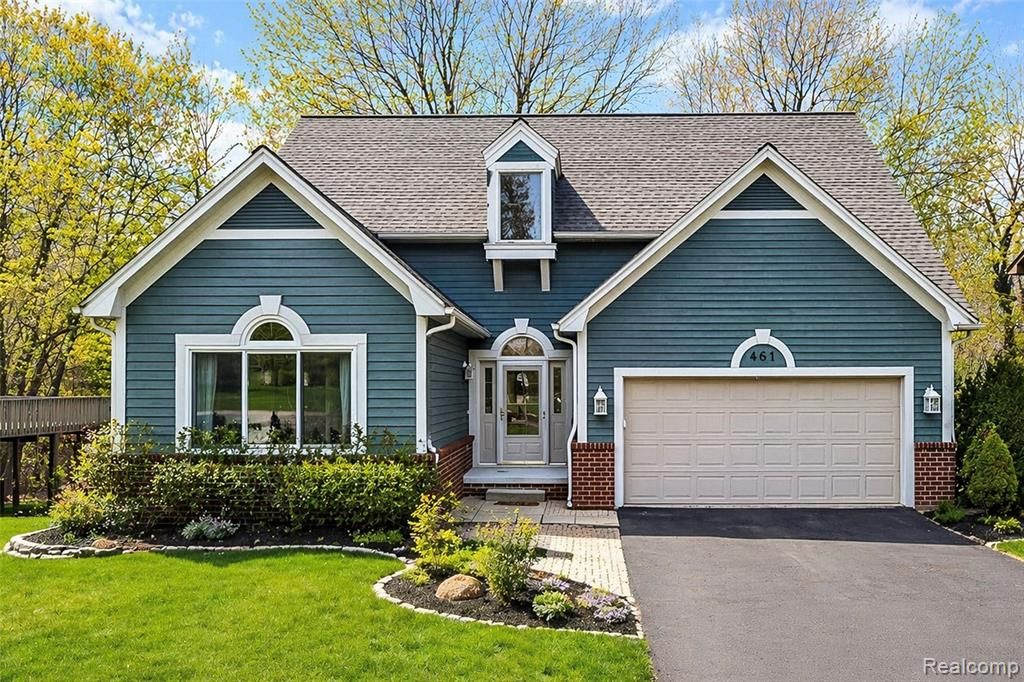 461 Alexander Drive, Commerce Twp, MI 48390