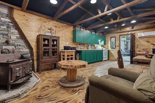 551 Dog Bluff Rd., Galivants Ferry, SC 29544