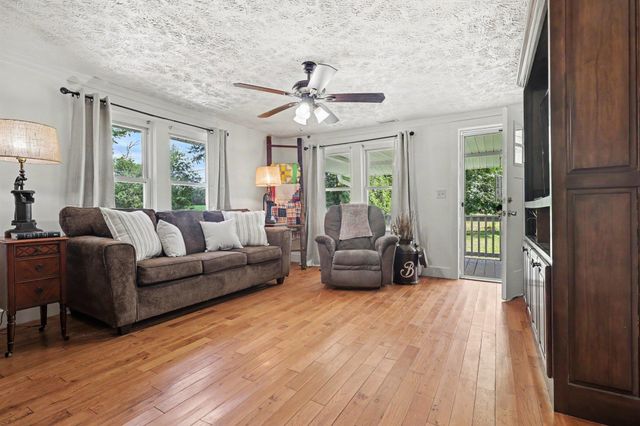 551 Dog Bluff Rd., Galivants Ferry, SC 29544