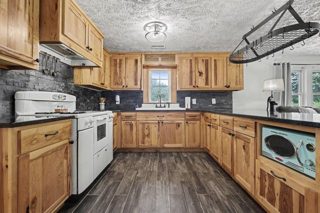 551 Dog Bluff Rd., Galivants Ferry, SC 29544