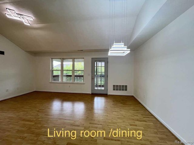 1245 Heatherwood Lane, Ann Arbor, MI 48108
