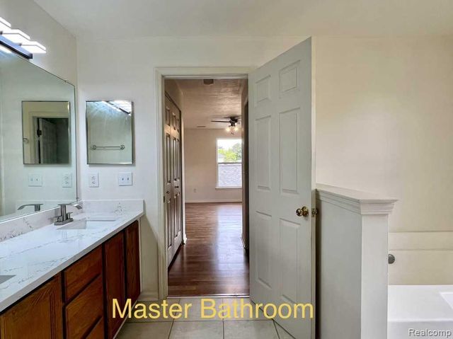 1245 Heatherwood Lane, Ann Arbor, MI 48108