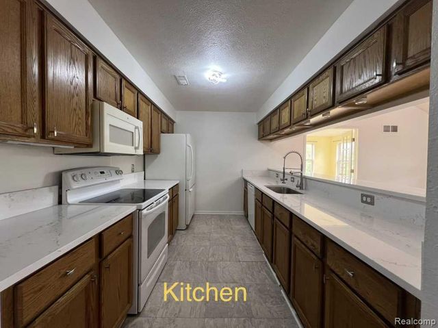 1245 Heatherwood Lane, Ann Arbor, MI 48108