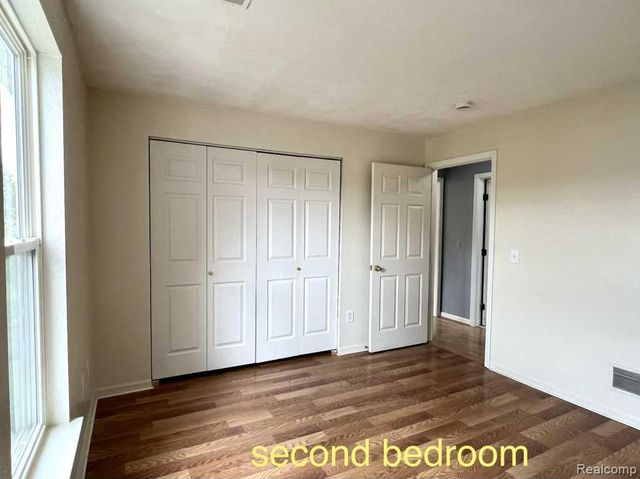 1245 Heatherwood Lane, Ann Arbor, MI 48108