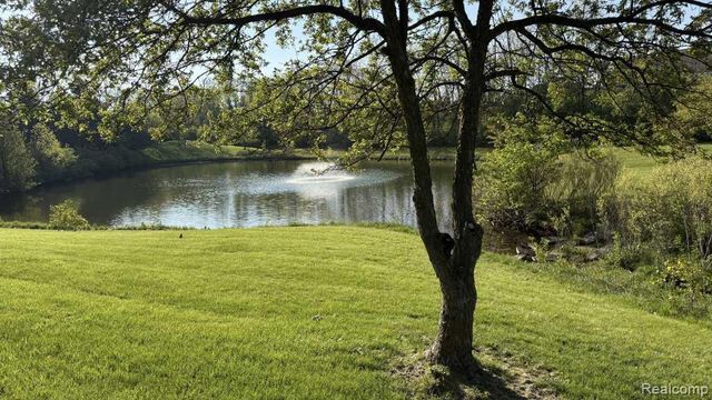 1245 Heatherwood Lane, Ann Arbor, MI 48108
