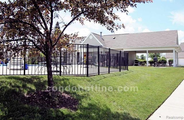 1245 Heatherwood Lane, Ann Arbor, MI 48108