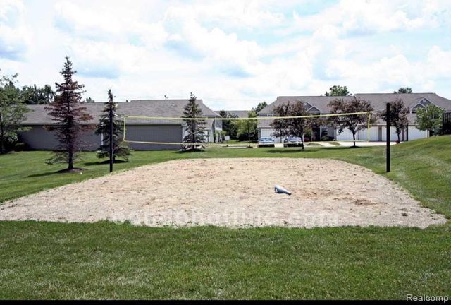 1245 Heatherwood Lane, Ann Arbor, MI 48108
