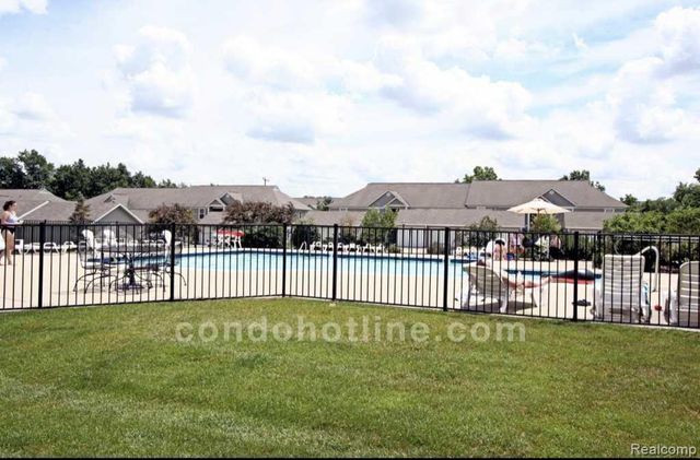1245 Heatherwood Lane, Ann Arbor, MI 48108